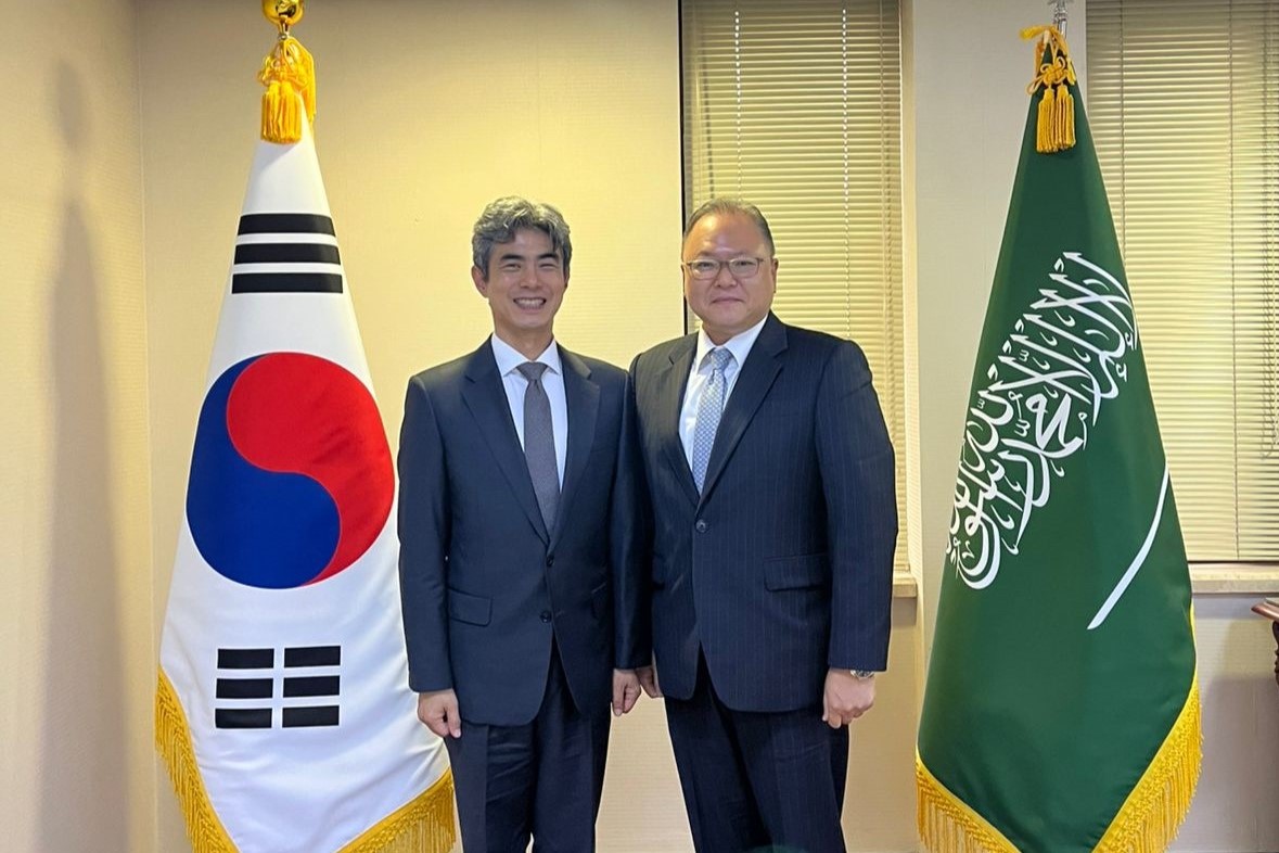 강신철 대사, Rakeen 면담
