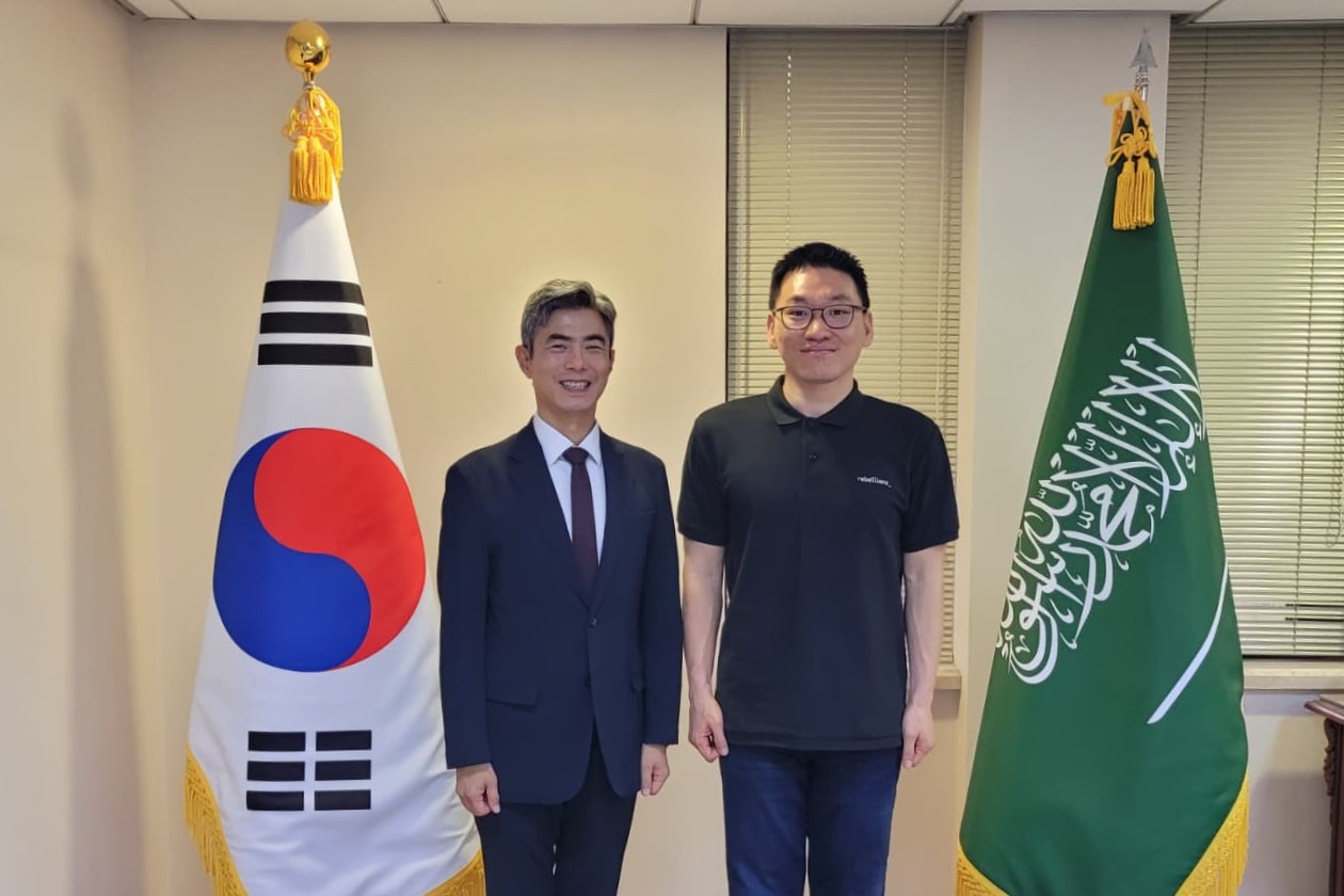 강신철 대사, 리벨리온 면담